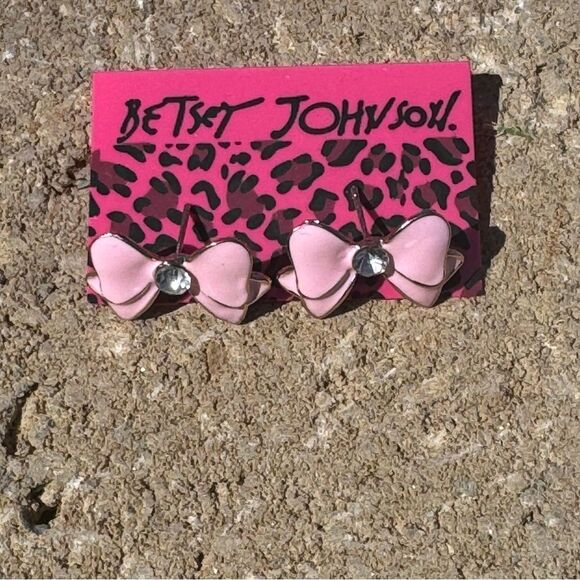 EARRINGS! Betsey Johnson Pink Bow Earrings BNWT - Picture 4 of 4